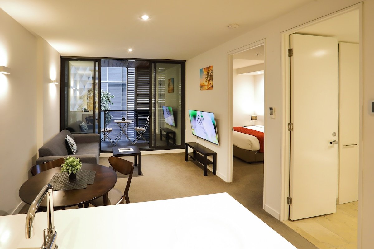 Location! Everything you need & walk to CBD gallery image 2