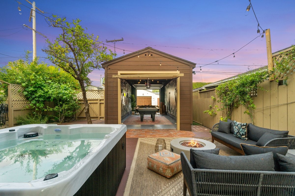 Balboa 6BR Mansion with Hot Tub and Game Room gallery image 3