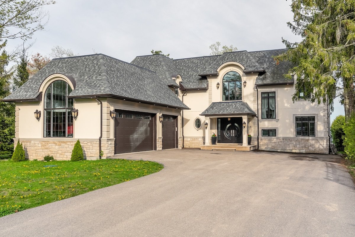 Luxury Waterfront Cottage gallery image 4