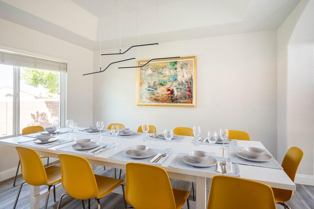 Modern 5BR Escape w/ Pool & Spa – 7 Min to Strip gallery image 3