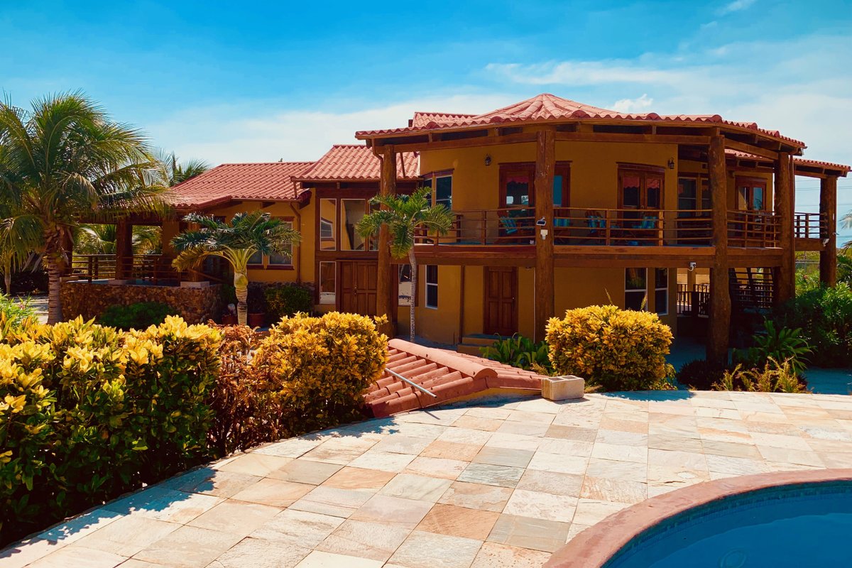 Luxury Private Beachfront: Tennis/ Pickleball/Pool