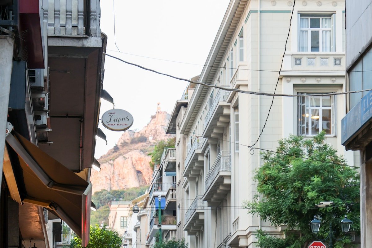 Prime Location Athens Exec 2 BD Apt by Live&Travel gallery image 5