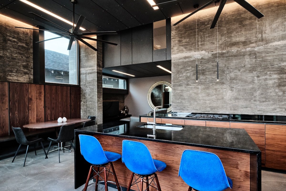 Remarkable Mid-City Dwelling gallery image 2