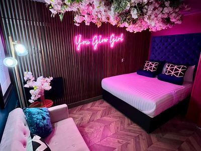 Manchester’s ONLY private party suite for 12!