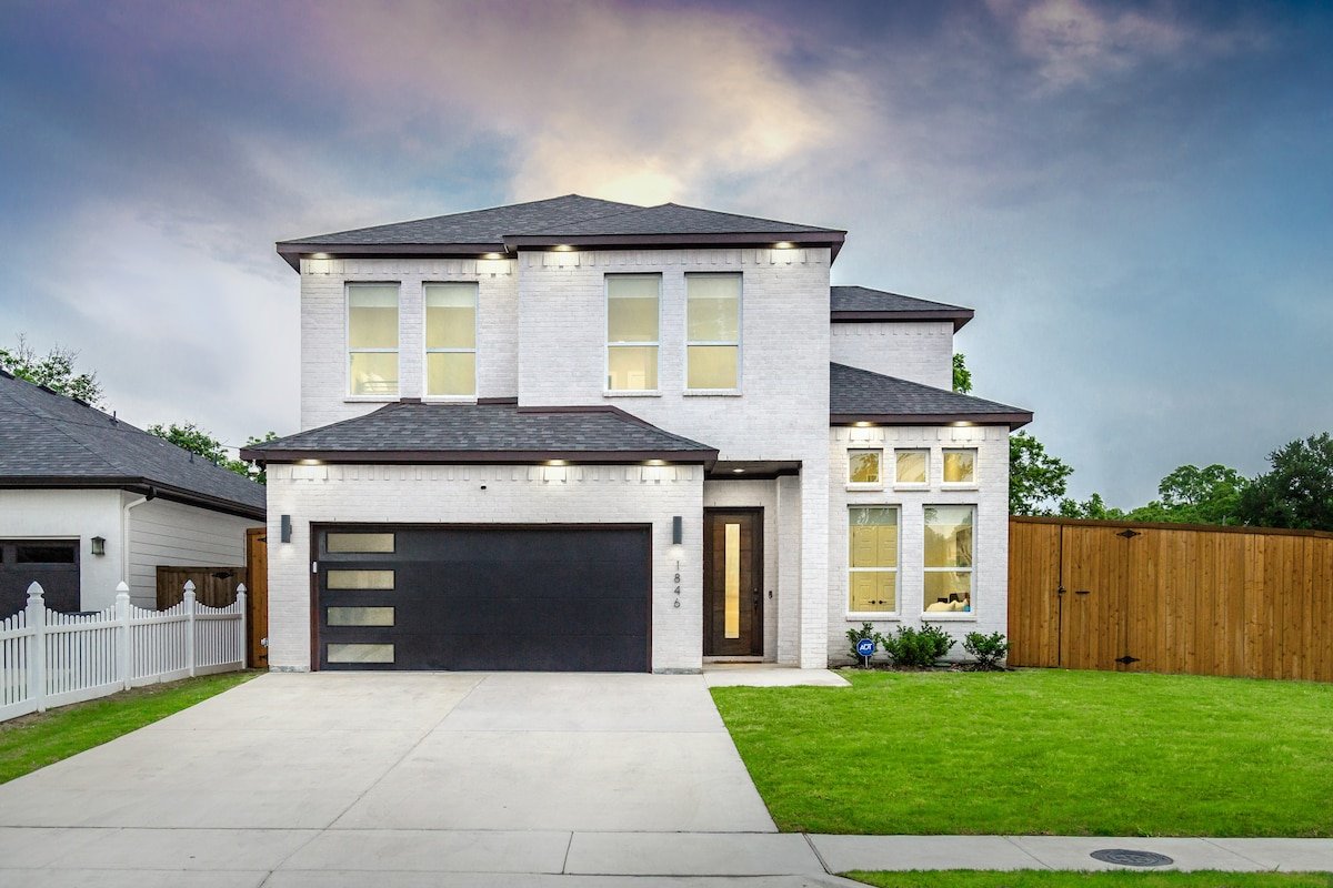 Spectacular 4BRs Home in Downtown Dallas gallery image 2