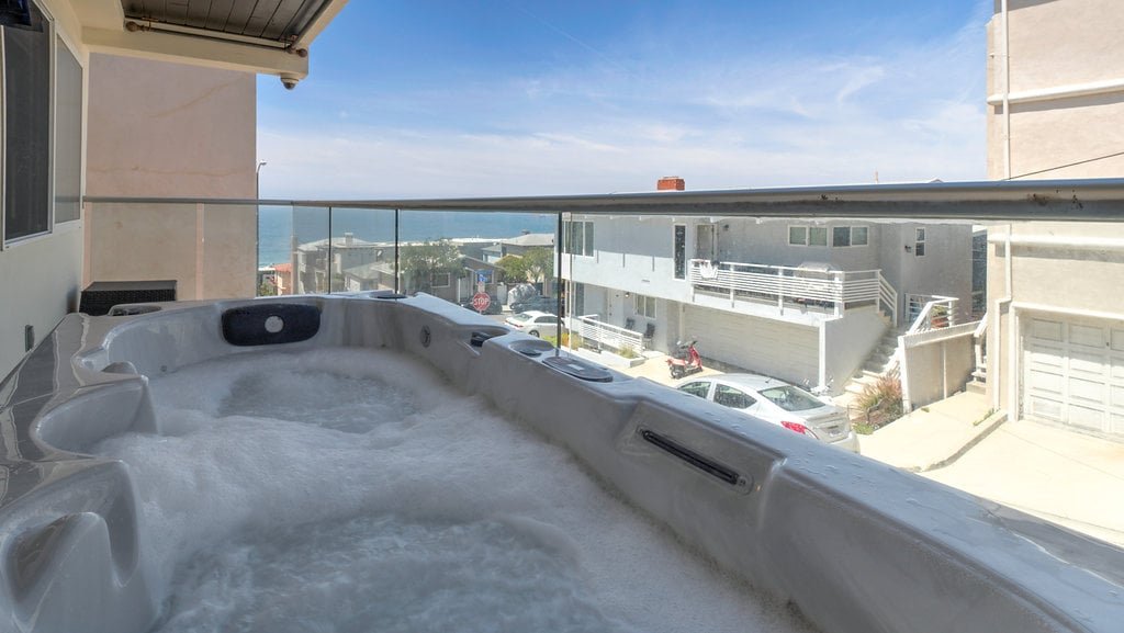 Luxe & Comfy Gem: Ocean View Decks, Hot Tub gallery image 4