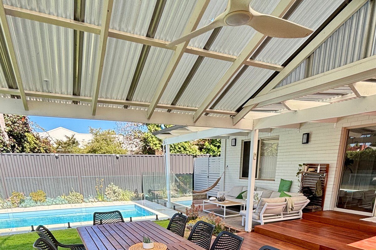3×2 house with large backyard, pool, bbq and bar! gallery image 4