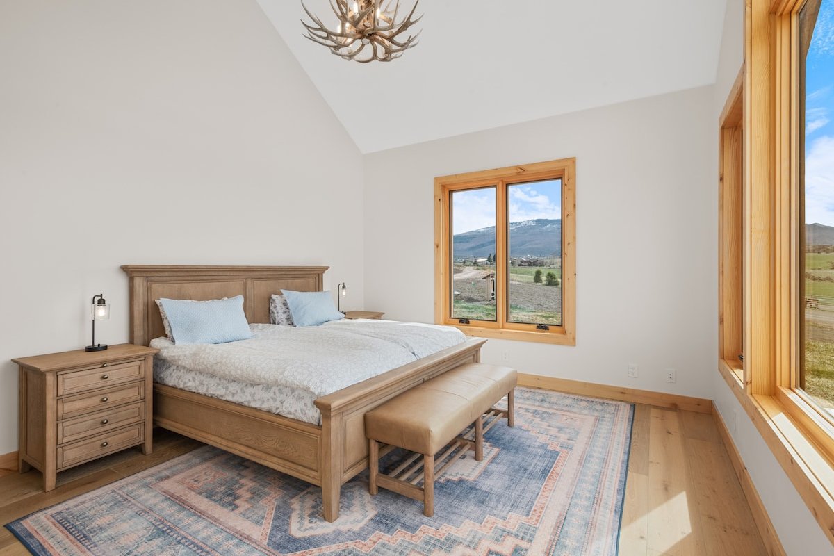 Hot Tub, Cold Plunge & Sauna, Mountain Views gallery image 4