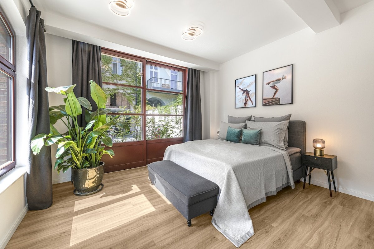 Industrie Loft Mitte, 2BR, 2Bäder, 150m²,4–8 Pers. gallery image 2