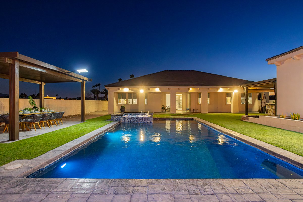 Lux Lounge Fun Pool/Relaxing Spa