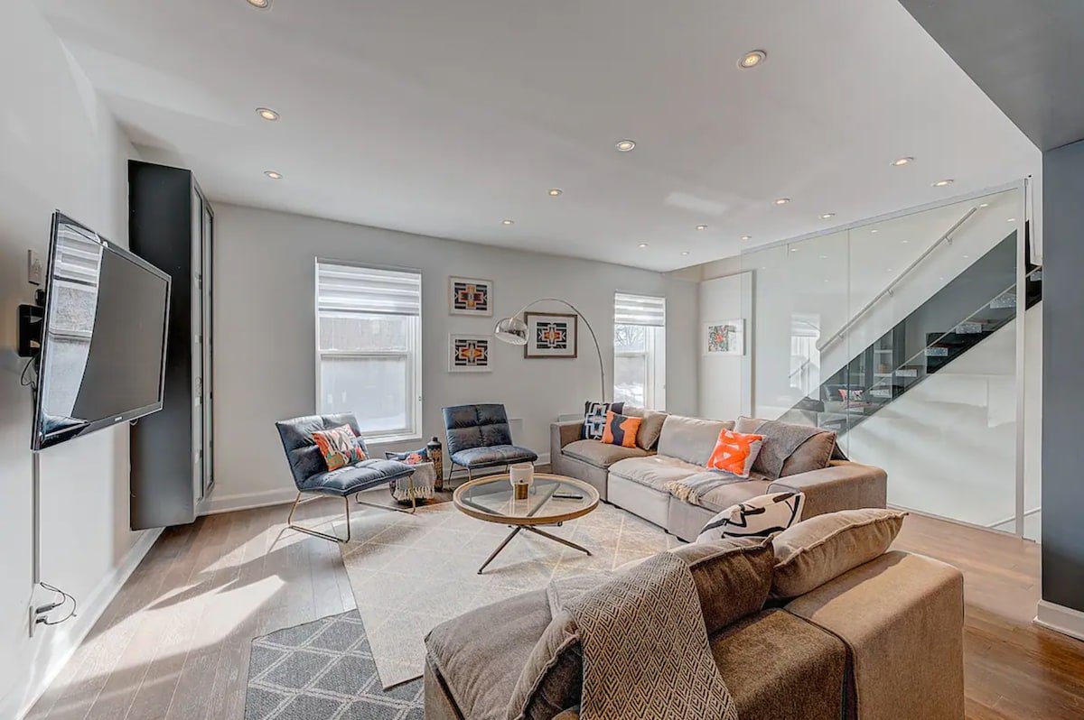 MTL Townhouse- 3 bdr in the heart of the city gallery image 2