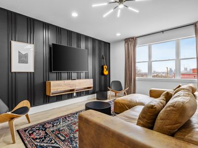 Nash Mega, sleeps 20, pools, hot tubs, rooftops!