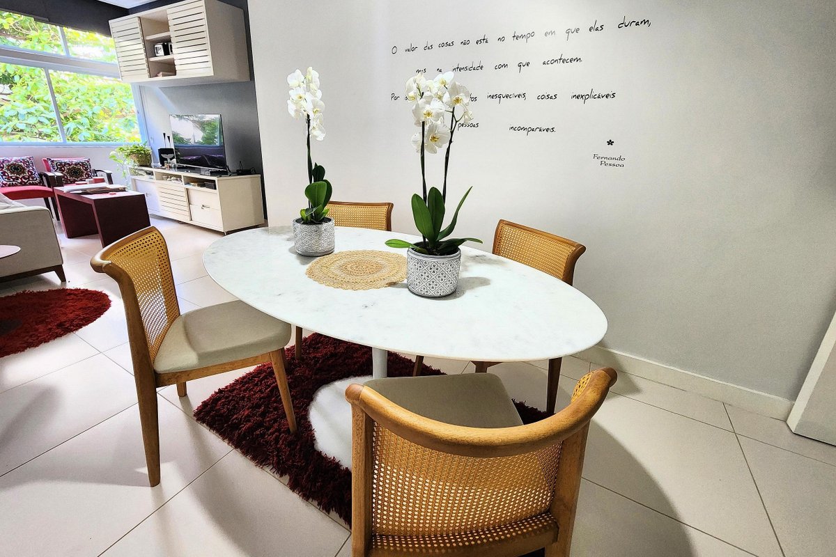 Leblon, at Rainha Guilhermina, two blocks from the