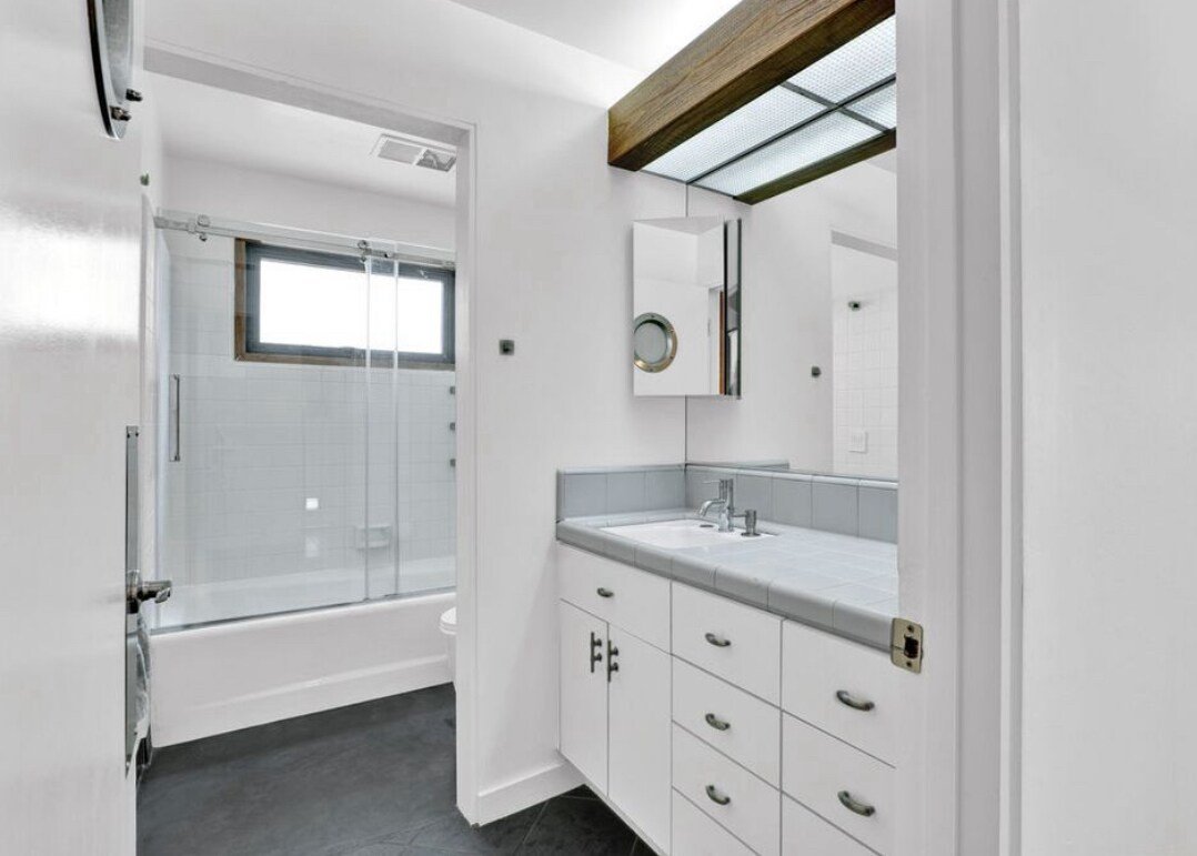 Ocean View in the Venice Peninsula gallery image 3