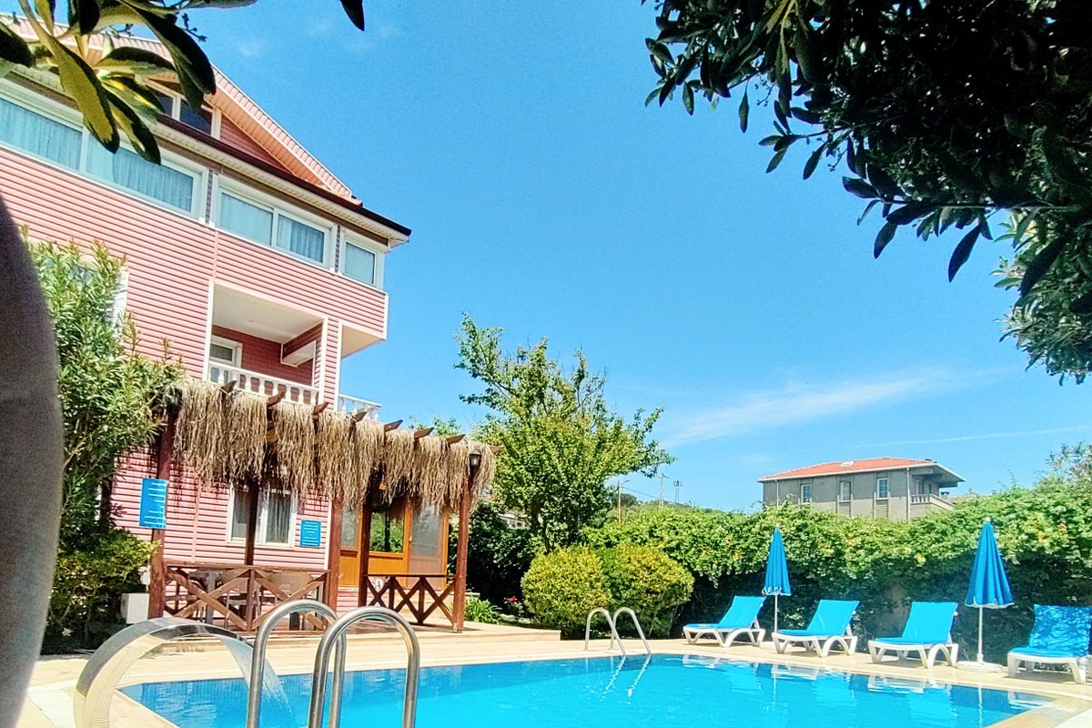 Villaferhat Tatil Evleri Havuzlu tripleks pembe