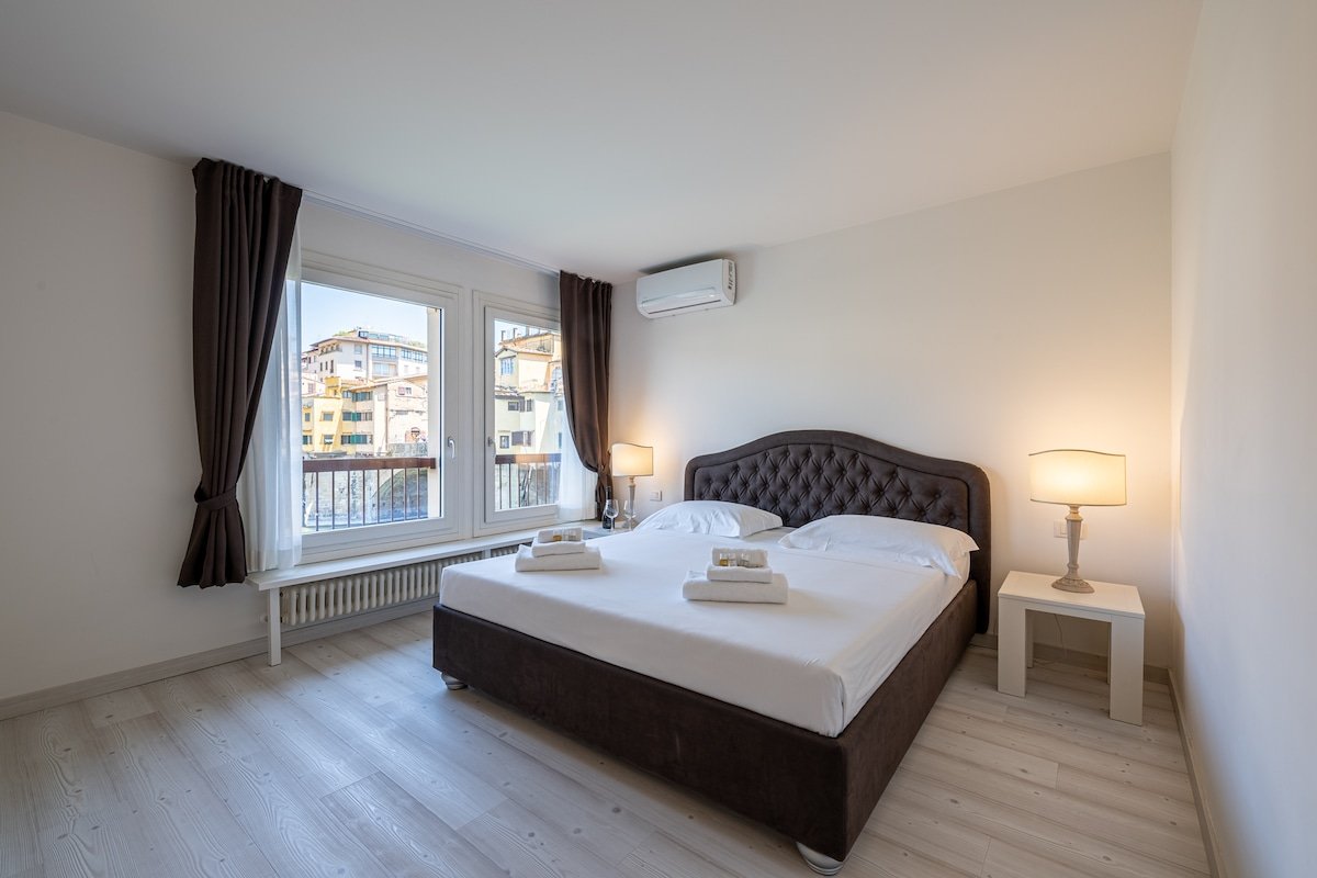 [Ponte Vecchio] Charm and Awesome view of Florence gallery image 4