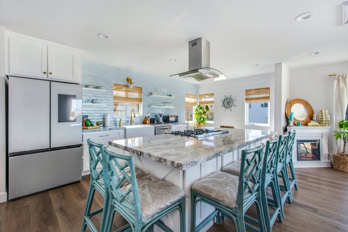 Luxury Ocean View Condo Steps To The Sand | VIEWS gallery image 3