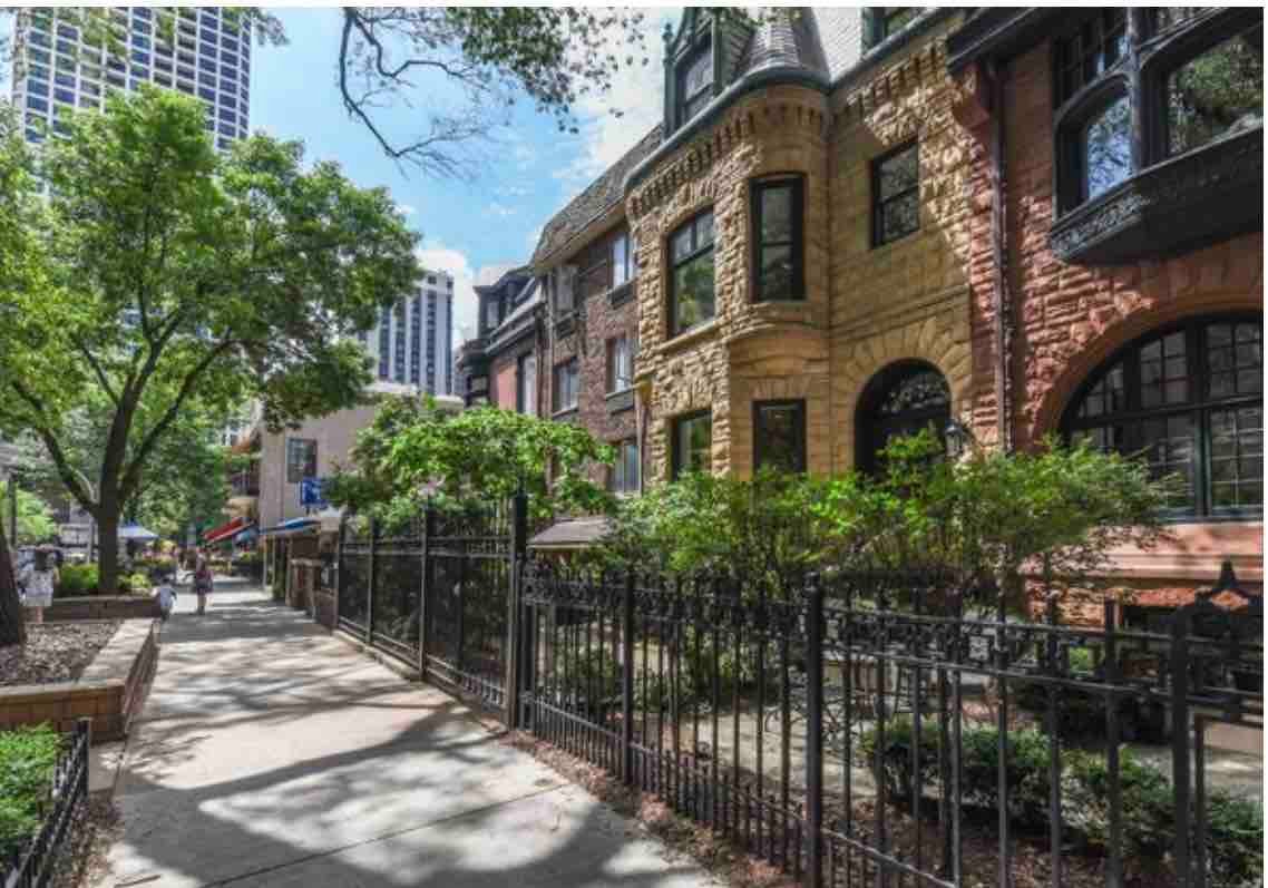 Chicago Luxury Home Gold Coast Best Location gallery image 3