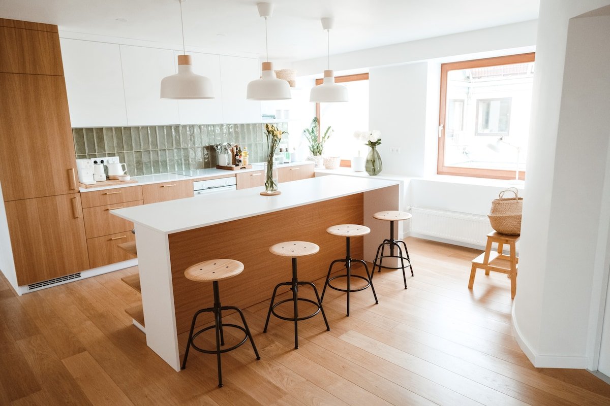 Birch Living: central & new 3-BR design apartment gallery image 3