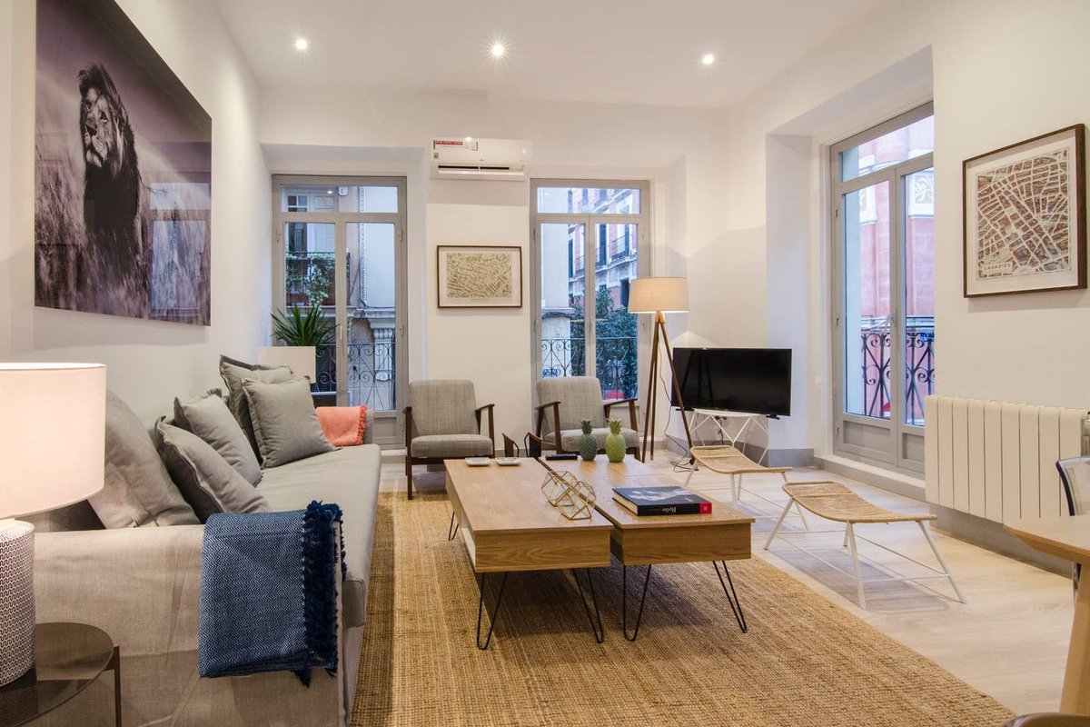 Amazing 3BD 3BTH with 9 balconies by Madrid4You