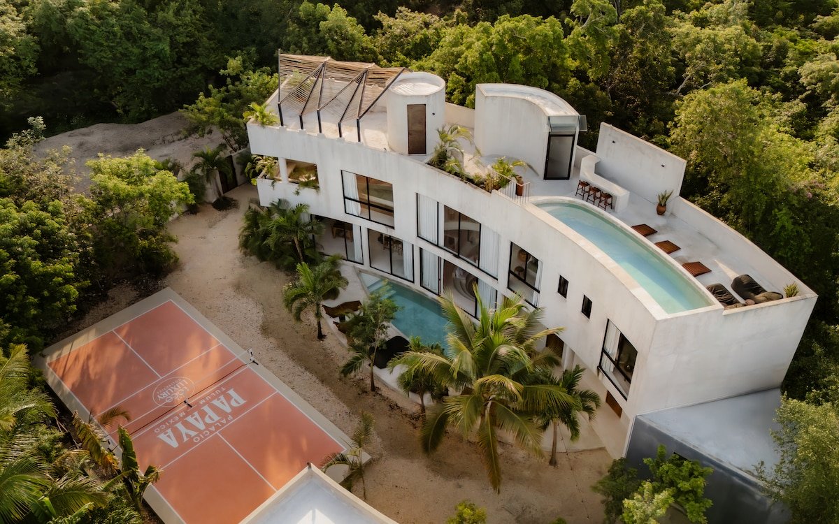 7BR Jungle Villa • Pools • Pickleball • Near Beach