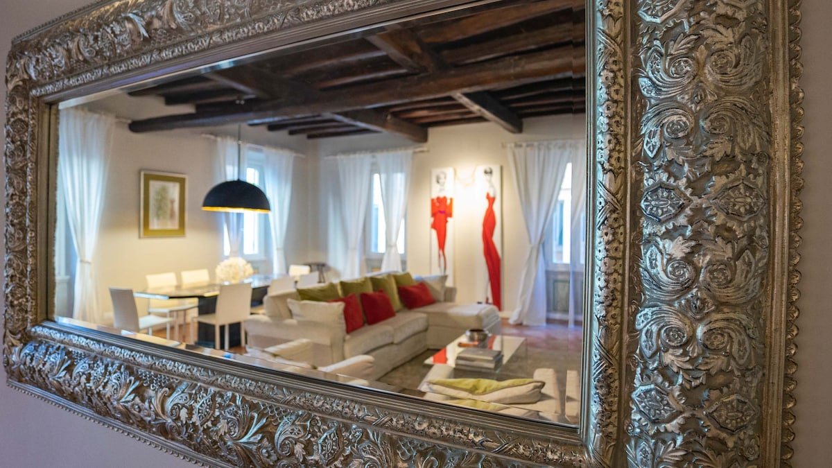 Maroniti 37 – Fontana di Trevi Apartment gallery image 2