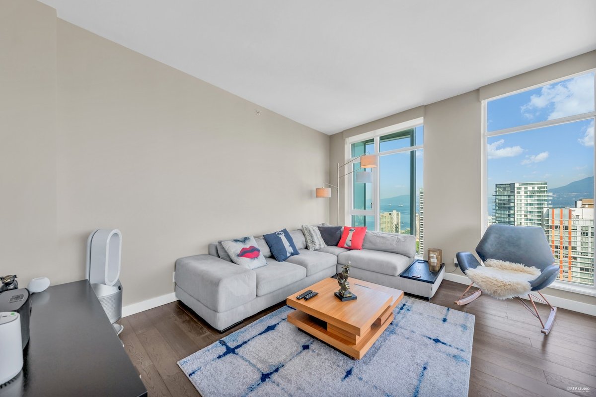 Panoramic Water and City View in Yaletown gallery image 3