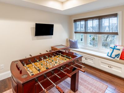 Private Home w/Game Room, Fireplace & Parking