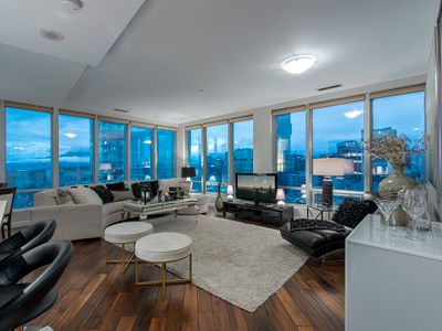 2BR/2BA SUB PENTHOUSE in the ❤️HEART❤️ of Downtown