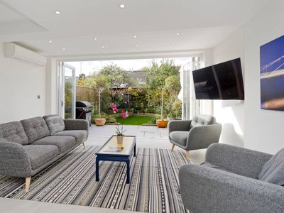 Spacious 4 Bed House, Battersea