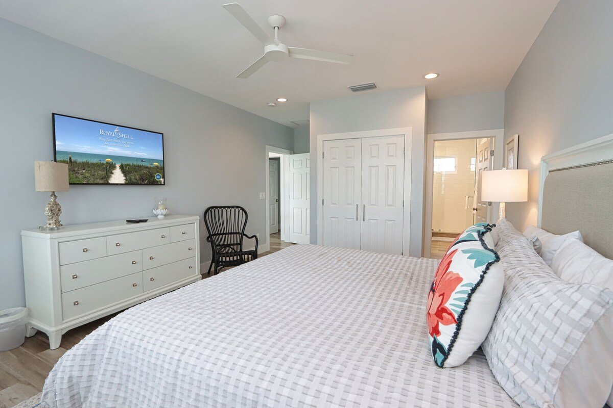 Into The Mystic – Beautiful Remodeled Home gallery image 3