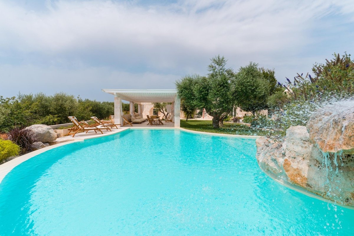 Luxury Trulli Petrantiqua with Pool in Locorotondo gallery image 2