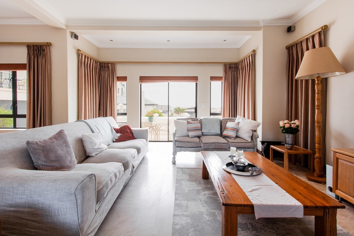 Waters Villa gallery image 3