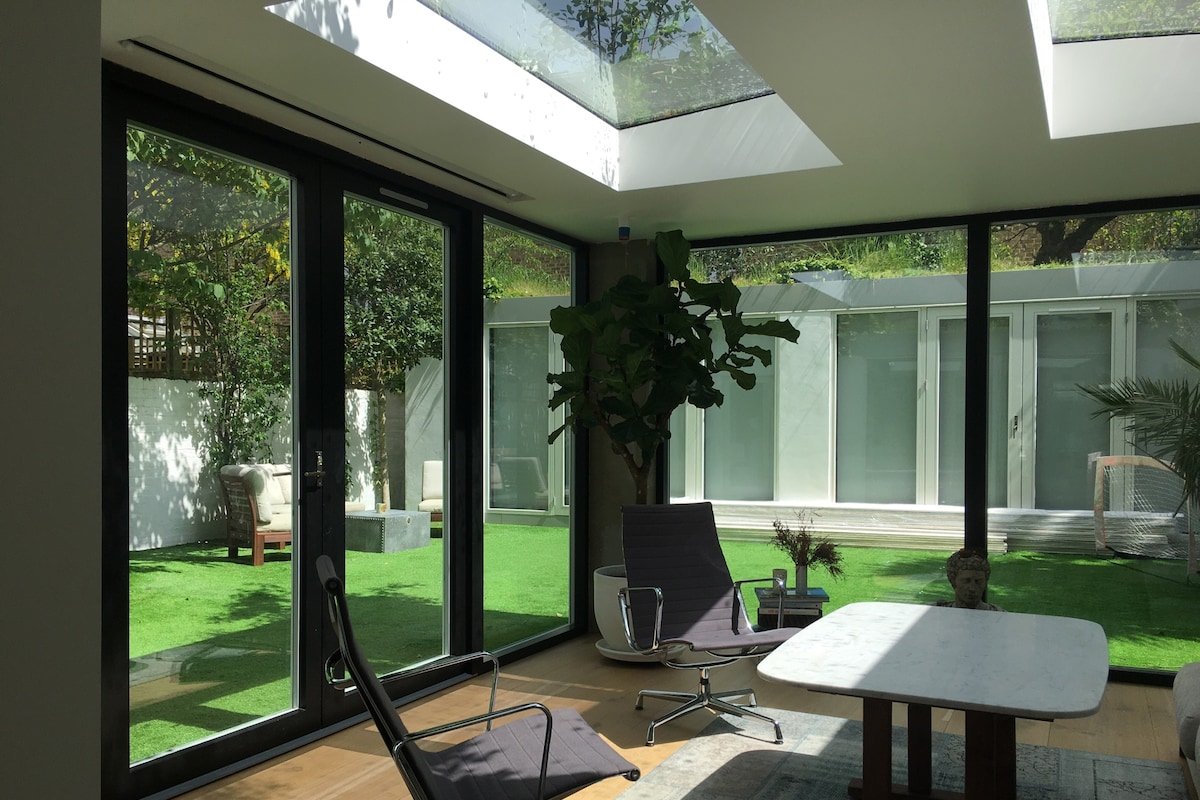 Modern 3 bed flat with a large garden in Chelsea gallery image 5