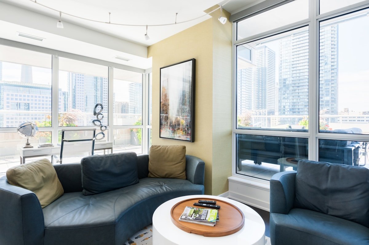 Luxurious 1000 sq ft Private Terrace 2 Bed Condo gallery image 5