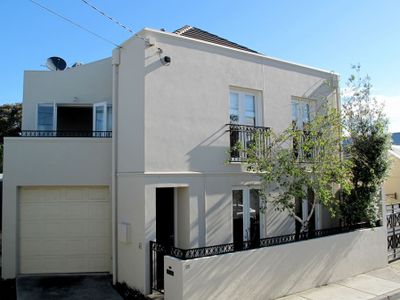 South Yarra Place – Great Location – 3br House