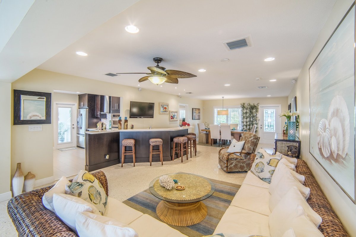 Island Oasis Home in Deerfield Beach gallery image 4
