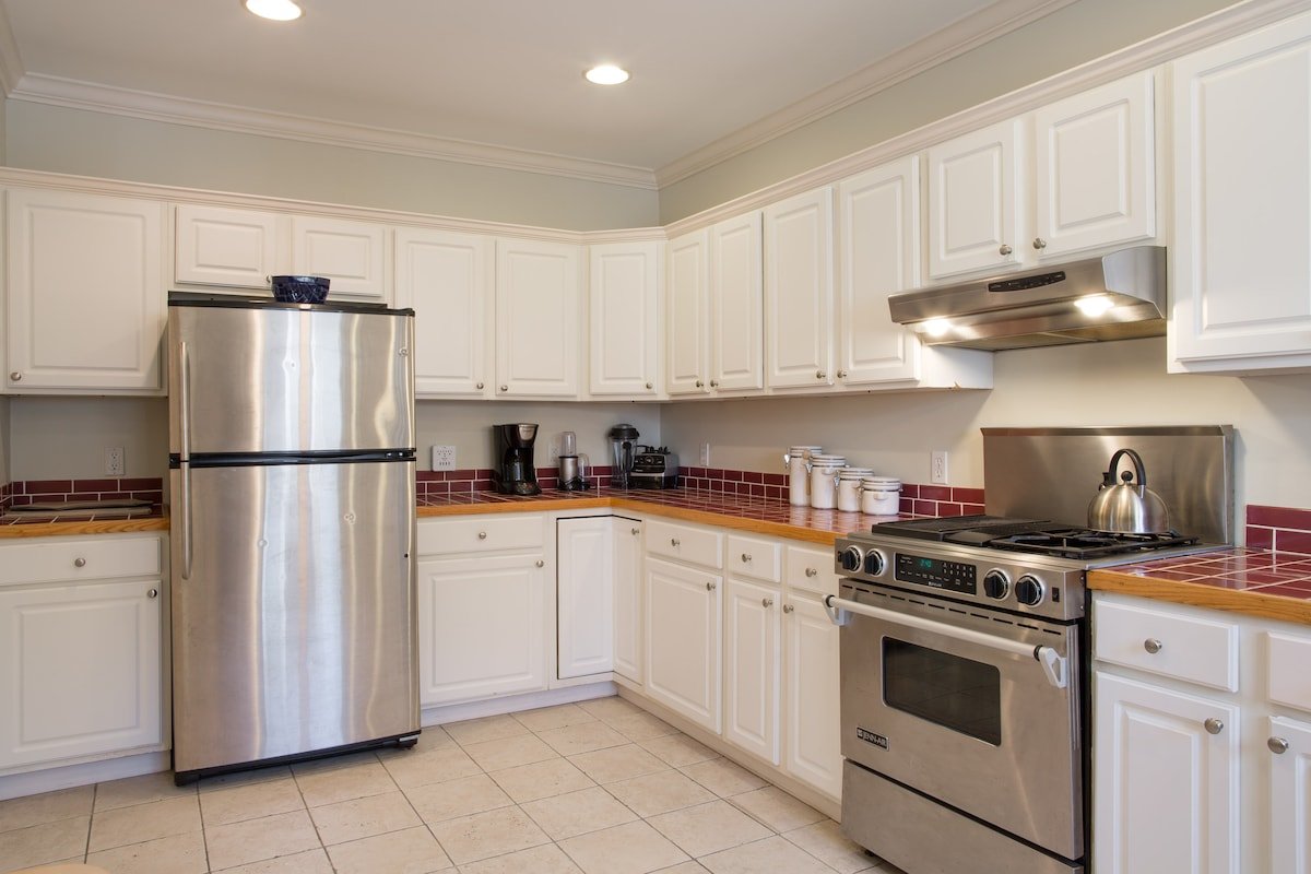 Amazing roof deck-near everything! gallery image 3