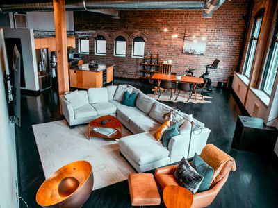 Massive Downtown Seattle Loft – Free Parking