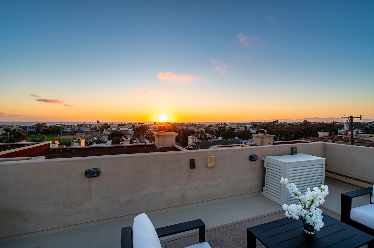 Phenomenal King, A/C, Rooftop Deck, Walk to Beach gallery image 3