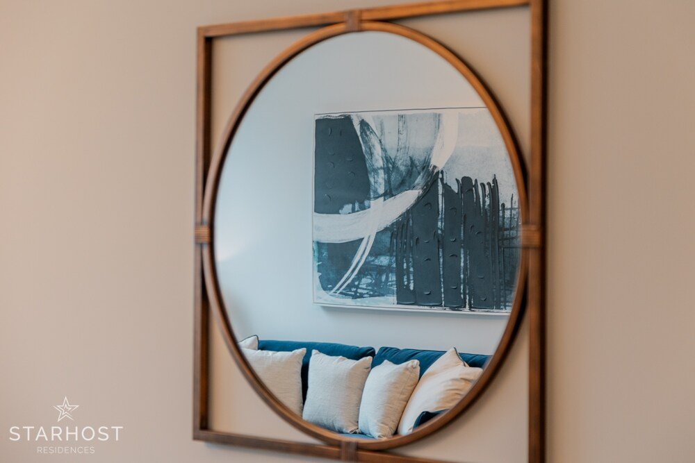 Beautiful 2-bed apartment with pool in Nine Elms. gallery image 5