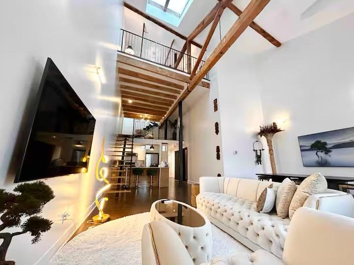 3 Floor OLD MTL Waterfront PH