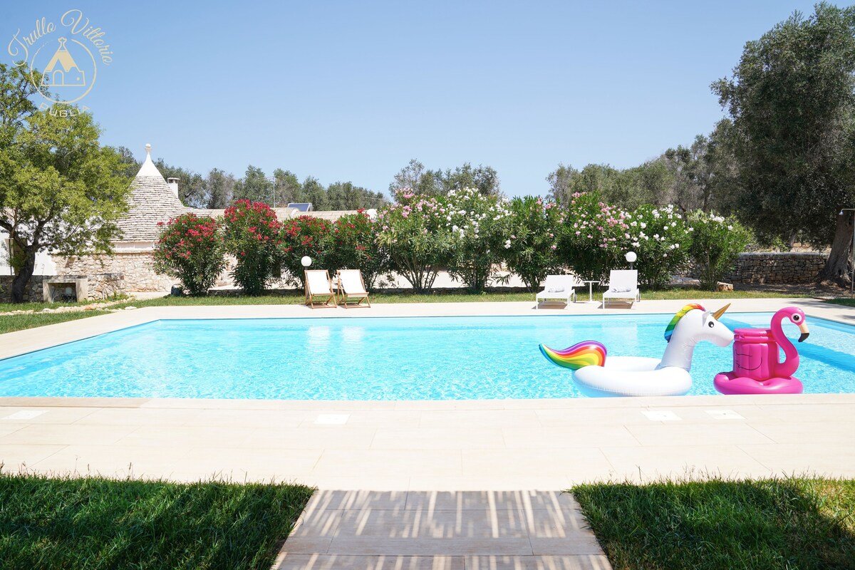 Piscine luxueuse au milieu des oliviers gallery image 3