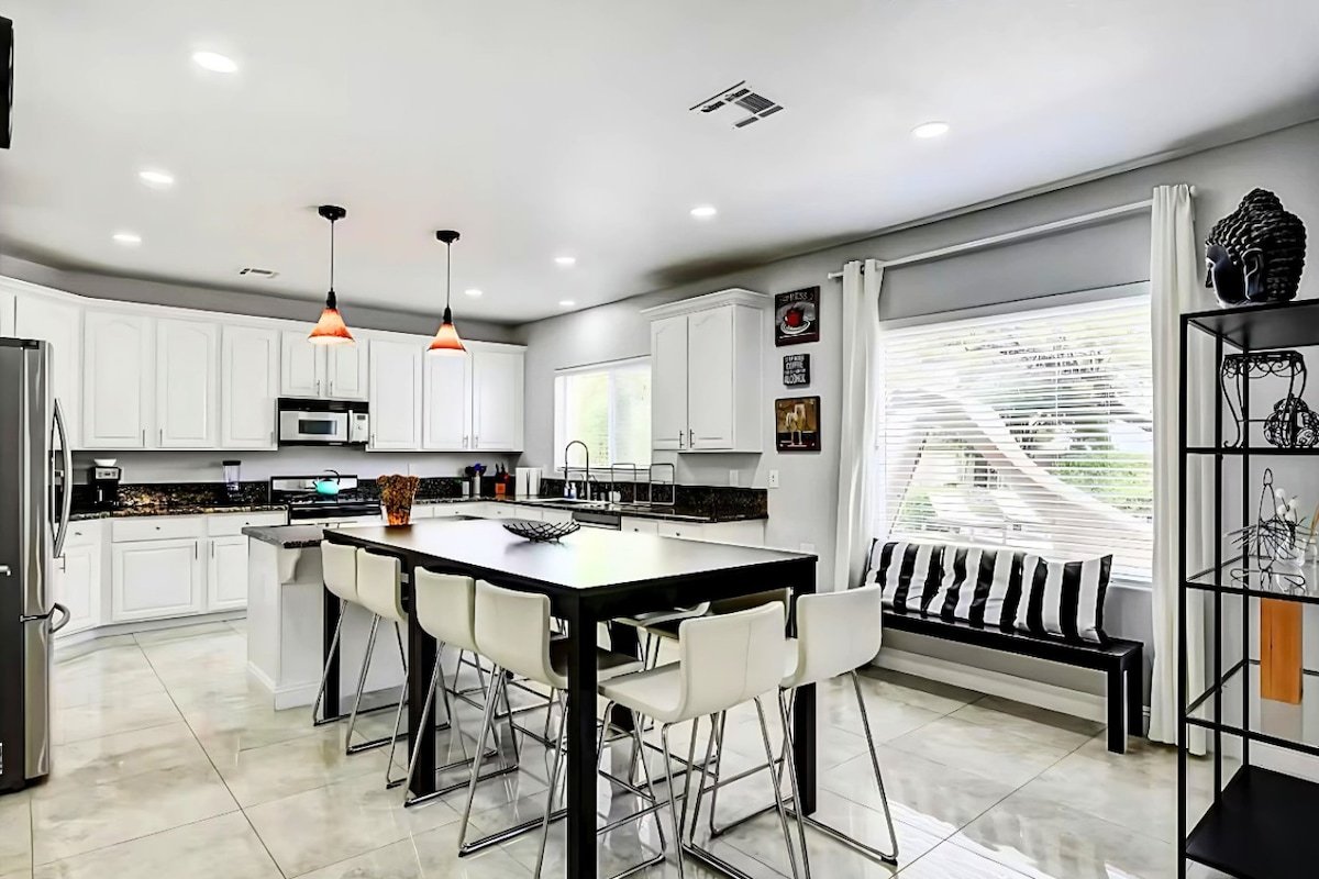 Summerlin Private Resort Pool Spa Sauna Game Room gallery image 5