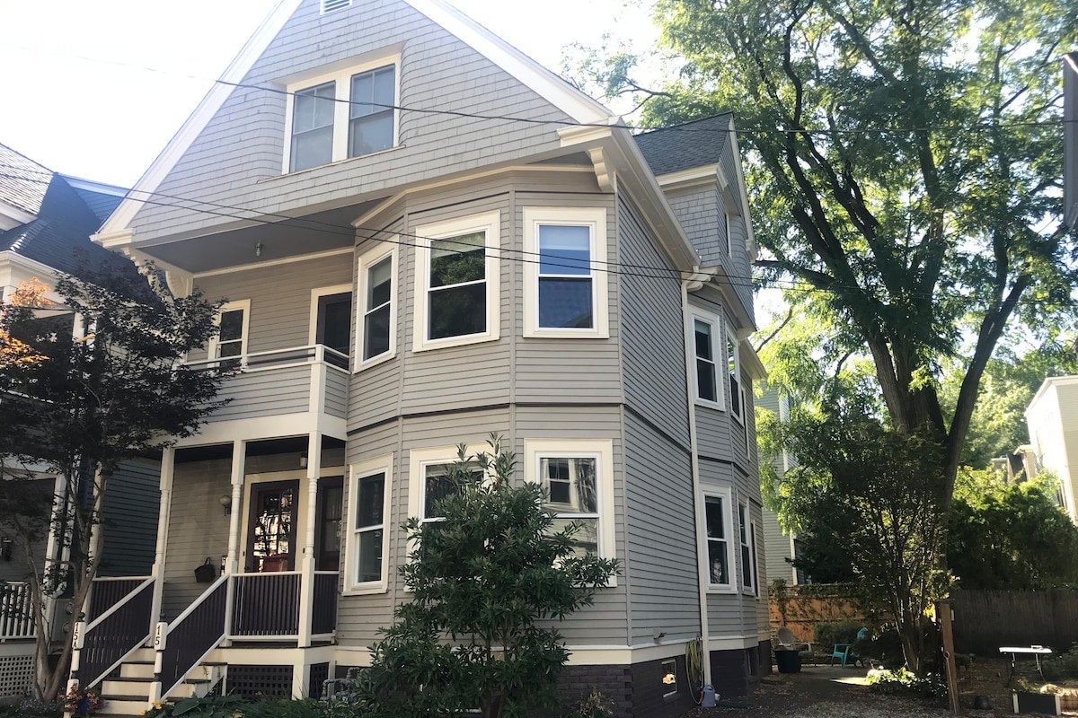 Walkable Cambridge Retreat gallery image 3