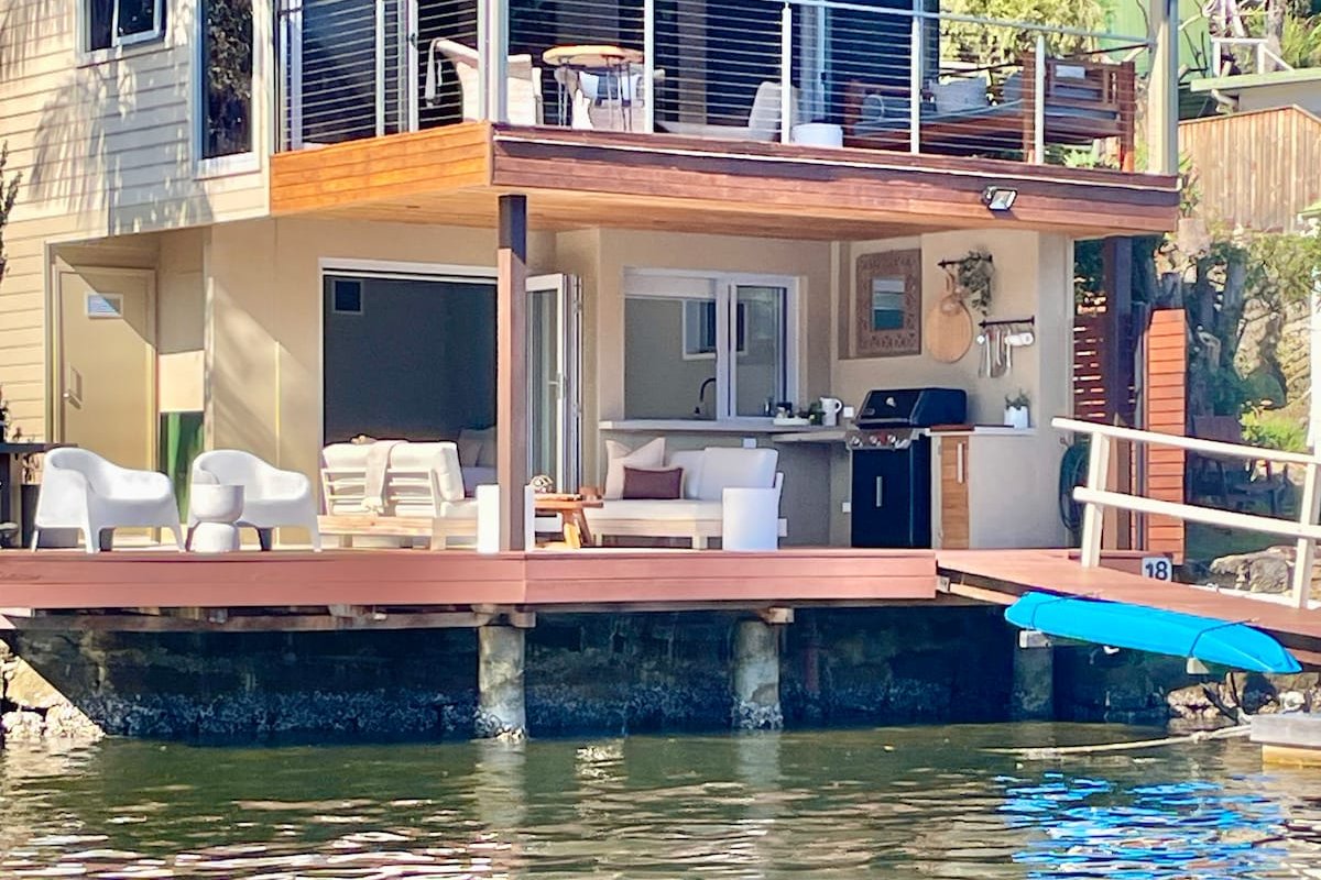 Cottage Point Adults Waterfront Retreat gallery image 2