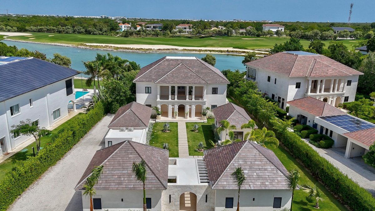 Hacienda A43 – Modern Comfort in Timeless Elegance