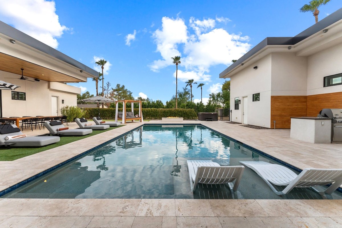 Luxury Modern Estate – Resort Amenities & Oasis! gallery image 5