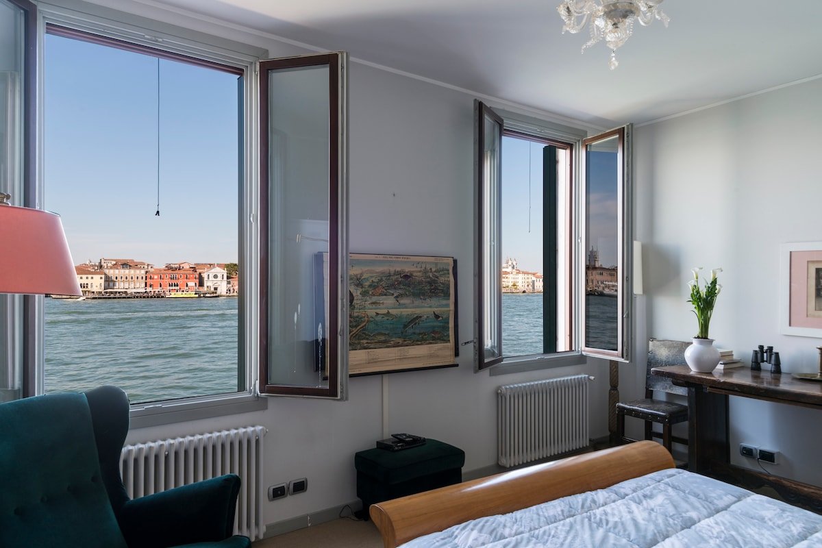 Canal Views and a Secret Garden in Giudecca gallery image 3