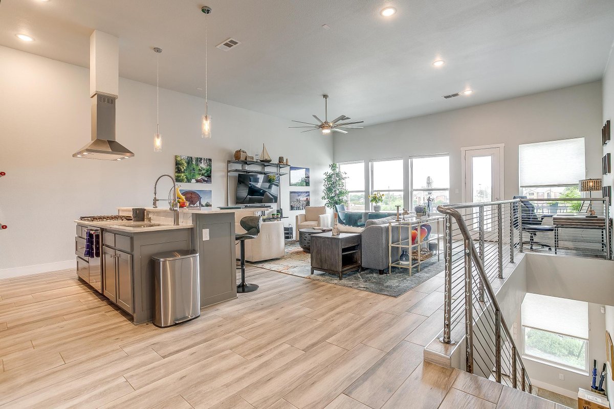 New Luxury 2000 SF Townhome in S. MAIN AREA